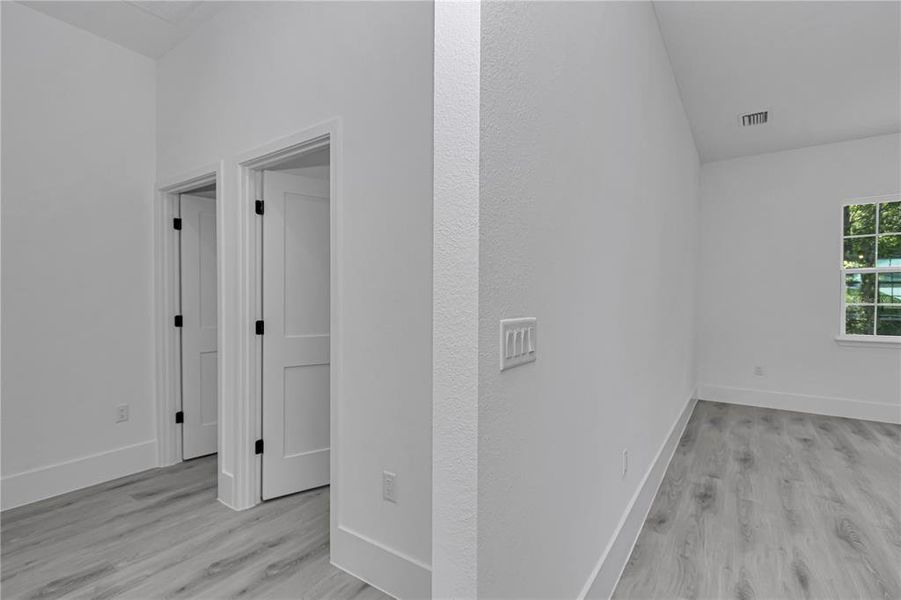 Spacious, unfurnished interior of a new home in , Dunnellon (Image 18).