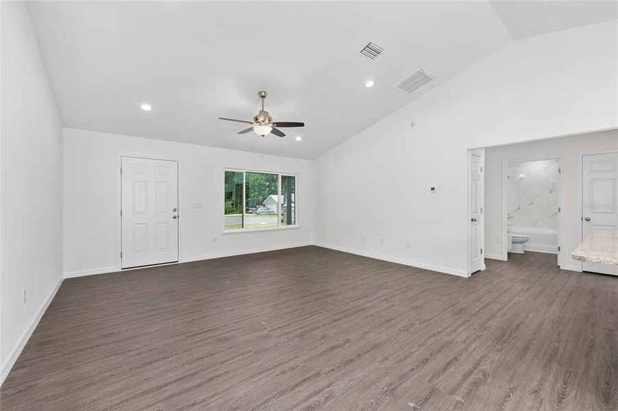 Spacious, unfurnished interior of a new home in , Dunnellon (Image 30).