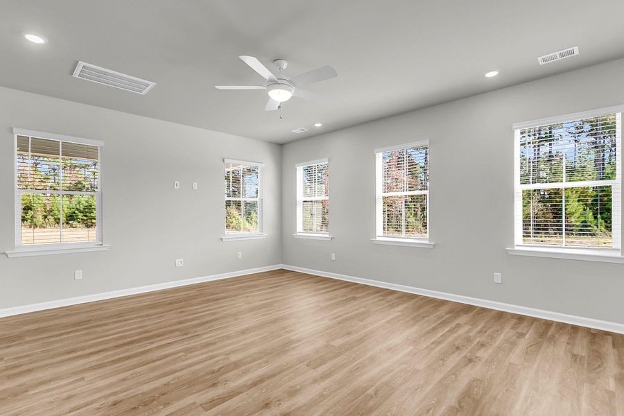 Spacious, unfurnished interior of a new home in Wildcat Chase, Summerville (Image 17).