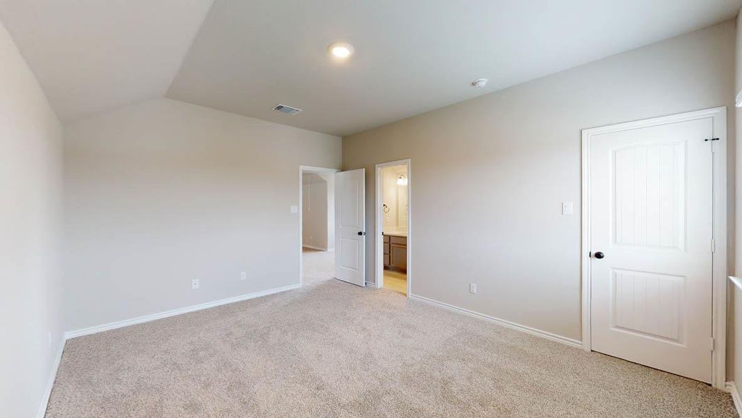 Spacious, unfurnished interior of a new home in Sterling Meadows, Salado (Image 36).