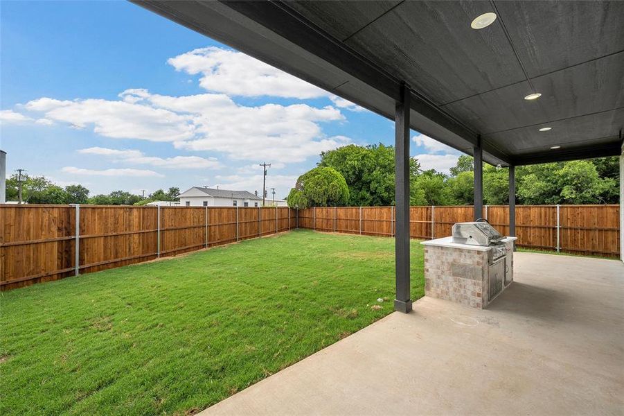 Exterior details and patio area of a home in , Hillsboro (Image 25).