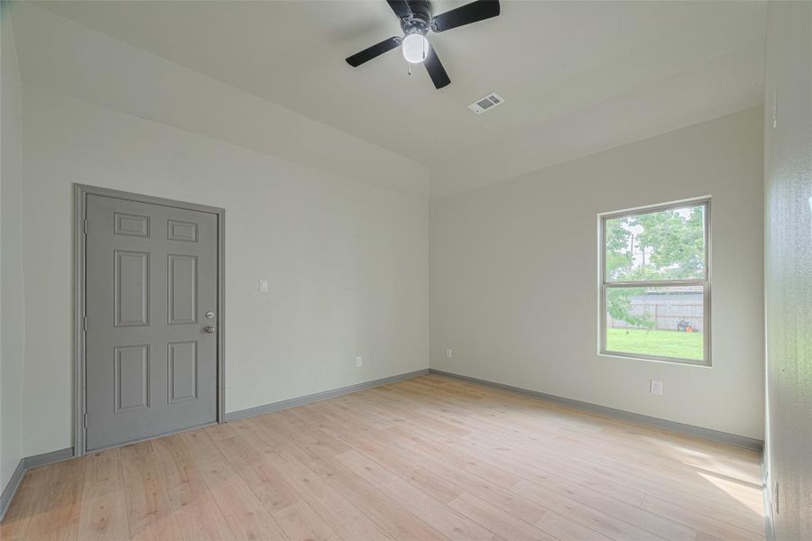 Spacious, unfurnished interior of a new home in , Baytown (Image 34). Spacious, unfurnished interior of a new home in , Baytown (Image 34).