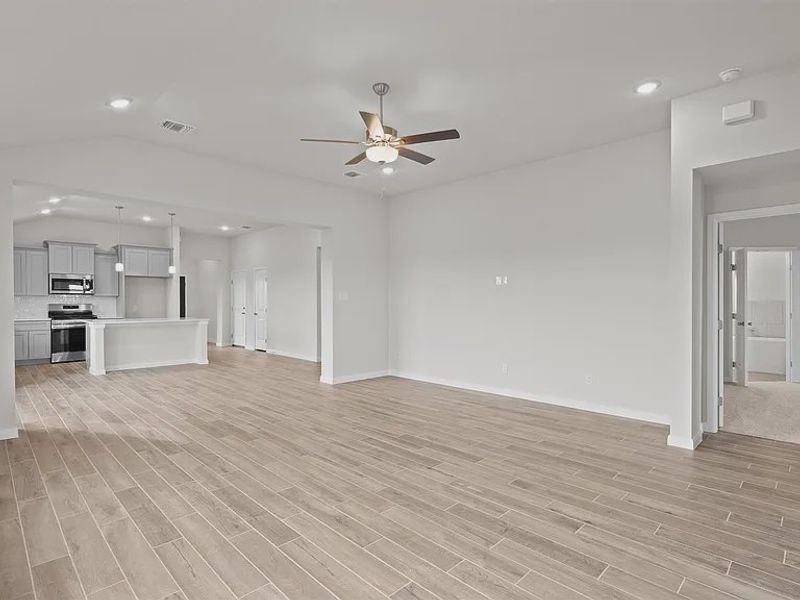 Representative unfurnished interior of a home built from the Lexington 2012 S by Saratoga Homes in Butler Farms, Liberty Hill (Image 21).
