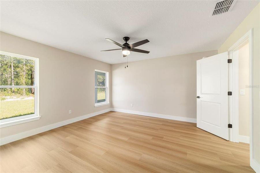 Spacious, unfurnished interior of a new home in , Ocala (Image 34).