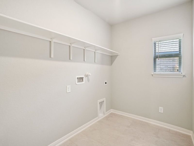 Spacious, unfurnished interior of a new home in Lark Canyon, New Braunfels (Image 23).