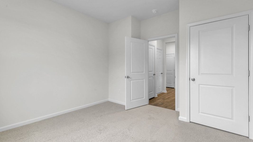 Spacious, unfurnished interior of a new home in Forest Creek, Winston-Salem (Image 27).