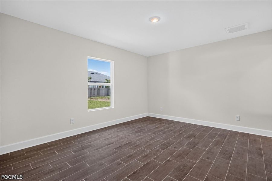 Spacious, unfurnished interior of a new home in Cape Coral, Cape Coral (Image 20).