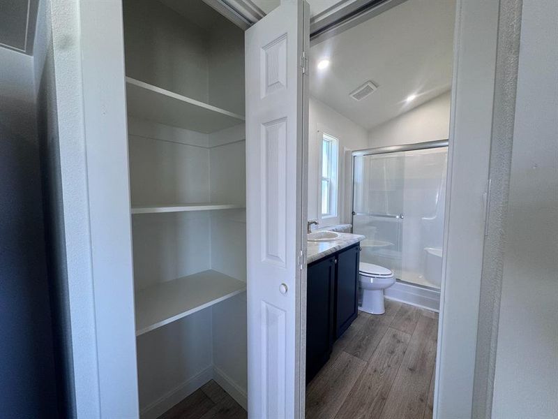 Furnished interior view inside a new home in , Eastland (Image 7).