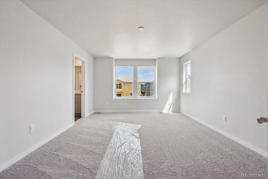 Spacious, unfurnished interior of a new home in Farmlore, Brighton (Image 21).