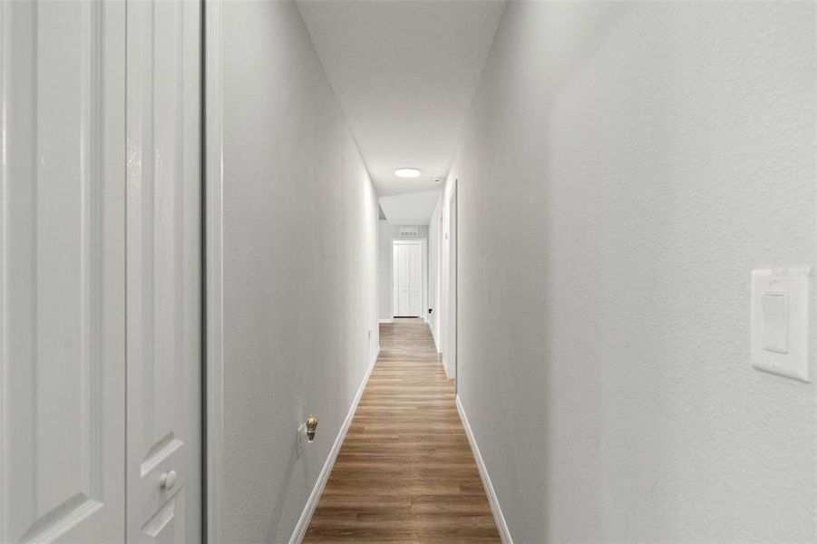 Spacious, unfurnished interior of a new home in , Weeki Wachee (Image 25).