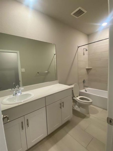 Full guest bathroom