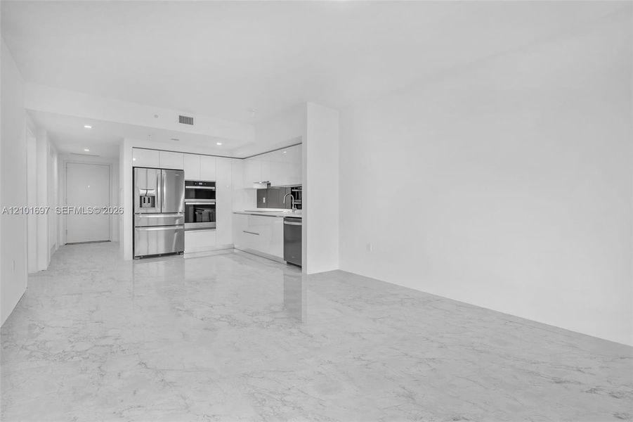 Spacious, unfurnished interior of a new home in , Hallandale Beach (Image 35).