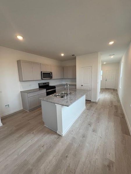 Island Kitchen w/ granite countertops Island Kitchen w/ granite countertops