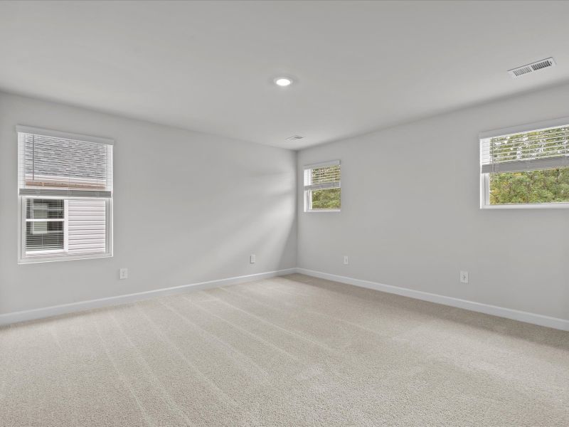 Spacious, unfurnished interior of a new home in Village at White Pine, Pendleton (Image 16). Spacious, unfurnished interior of a new home in Village at White Pine, Pendleton (Image 16).