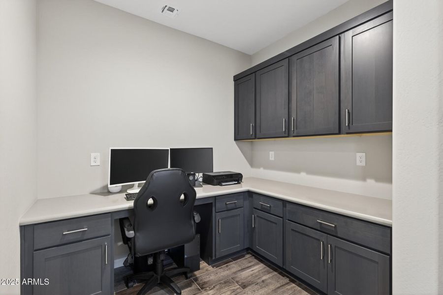 32) OFFICE 32) OFFICE