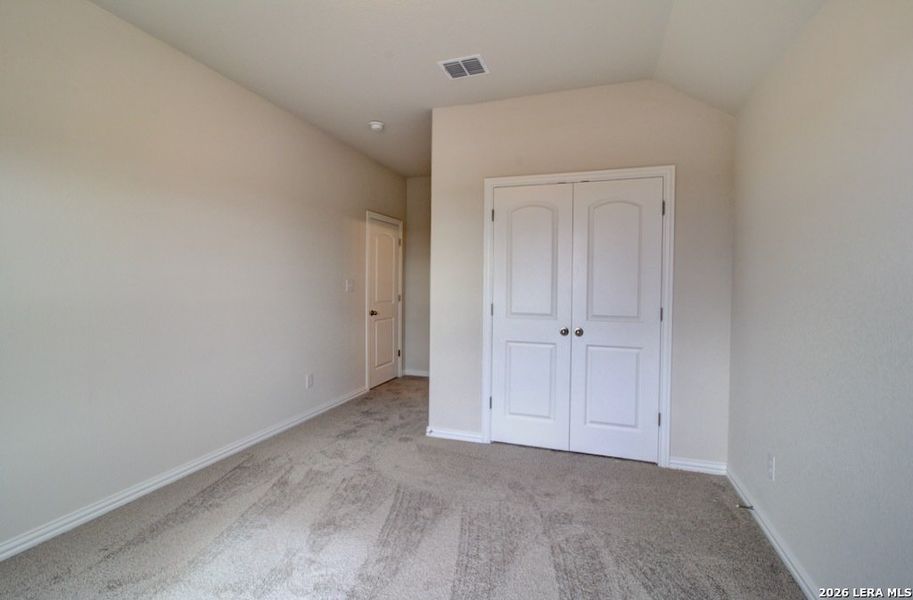 Spacious, unfurnished interior of a new home in Stream Waters, Seguin (Image 20).