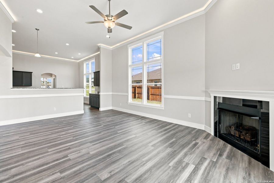 Spacious, unfurnished interior of a new home in Las Palomas Country Club Estates, La Vernia (Image 45).