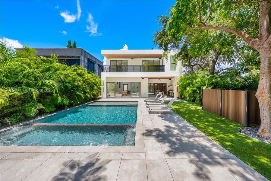 Exterior details and patio area of a home in , Miami (Image 35).