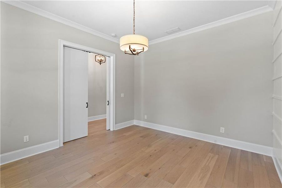 Spacious, unfurnished interior of a new home in Bellwyn, Johns Creek (Image 33).