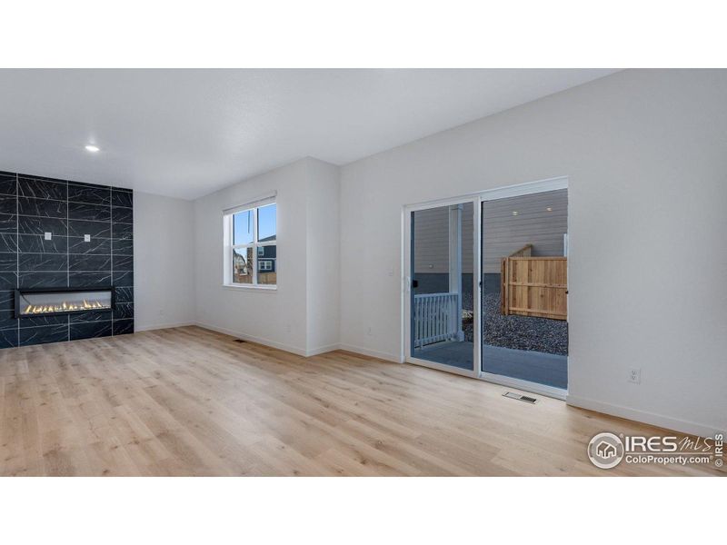 Spacious, unfurnished interior of a new home in Lakeside Canyon, Mead (Image 16).