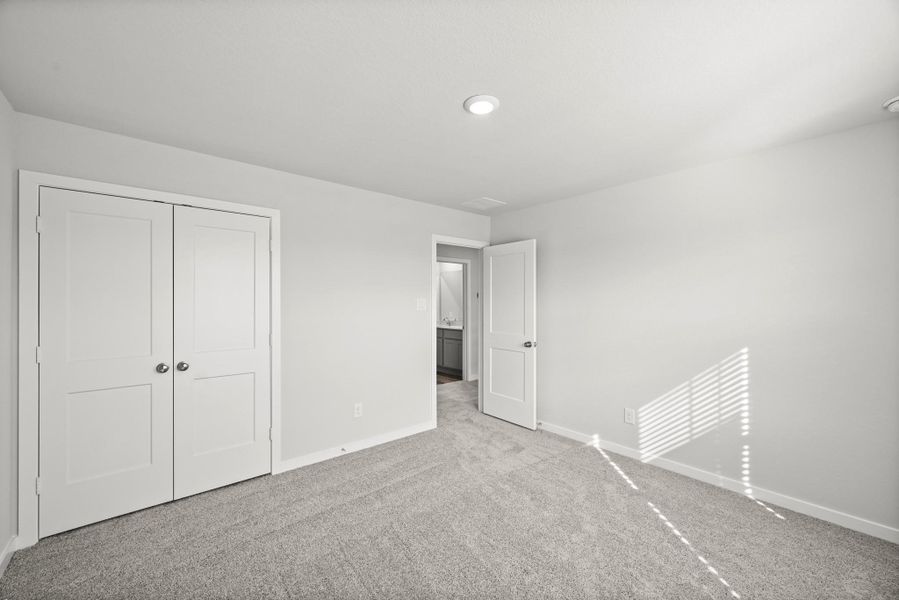 Spacious, unfurnished interior of a new home in Sunterra, Katy (Image 24).