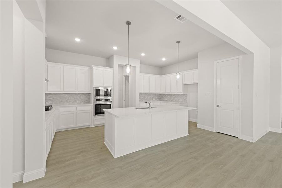 405 Daybreak- Kitchen-2 405 Daybreak- Kitchen-2