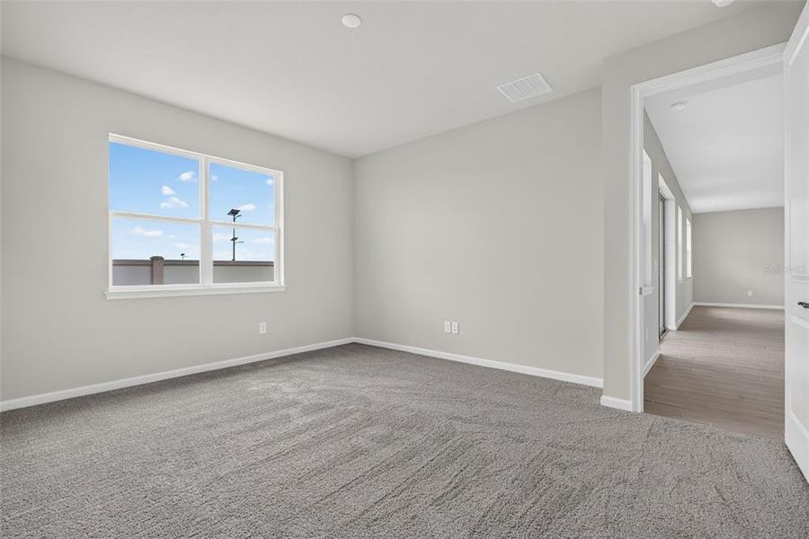 Spacious, unfurnished interior of a new home in Pasadena Ridge Master, Zephyrhills (Image 22).