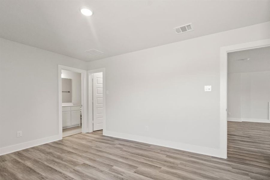 Spacious, unfurnished interior of a new home in , Garland (Image 34).