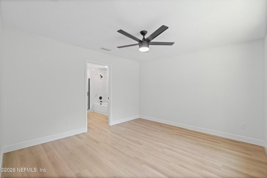 Spacious, unfurnished interior of a new home in , Jacksonville (Image 23).