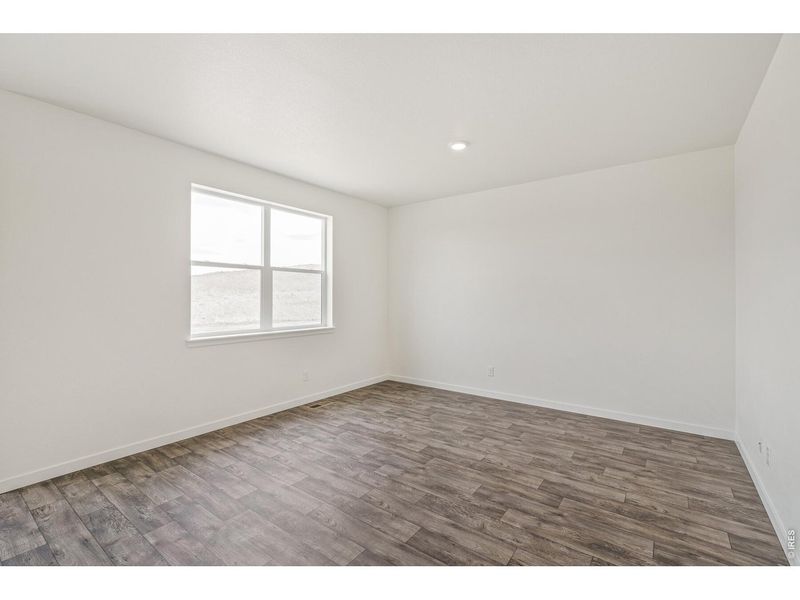 Spacious, unfurnished interior of a new home in Lakeside Canyon, Mead (Image 27). Spacious, unfurnished interior of a new home in Lakeside Canyon, Mead (Image 27).