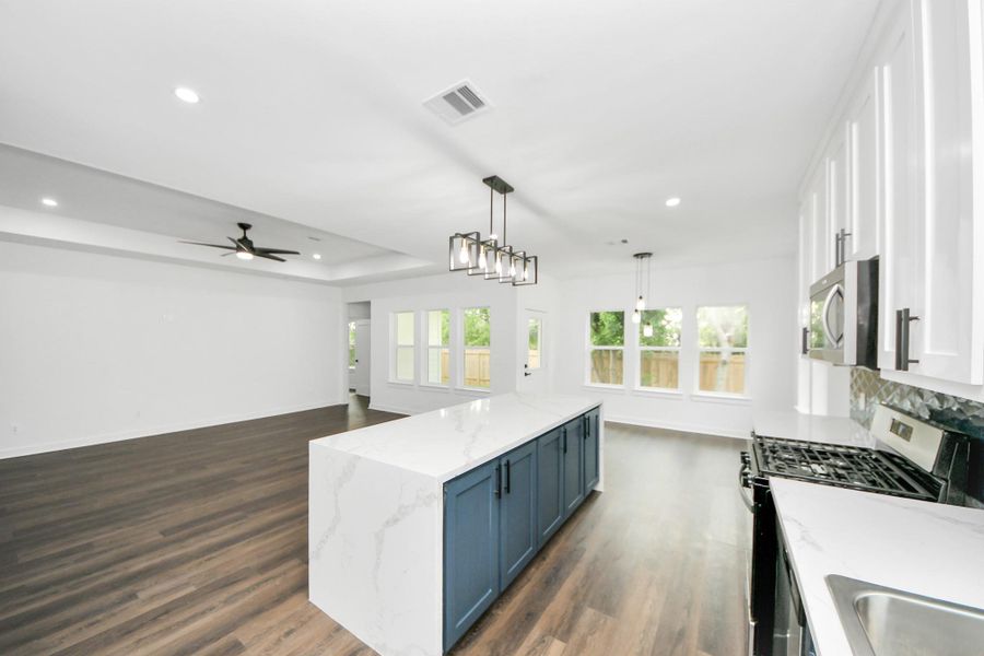 Image 6 of a home in . Image 6 of a home in .