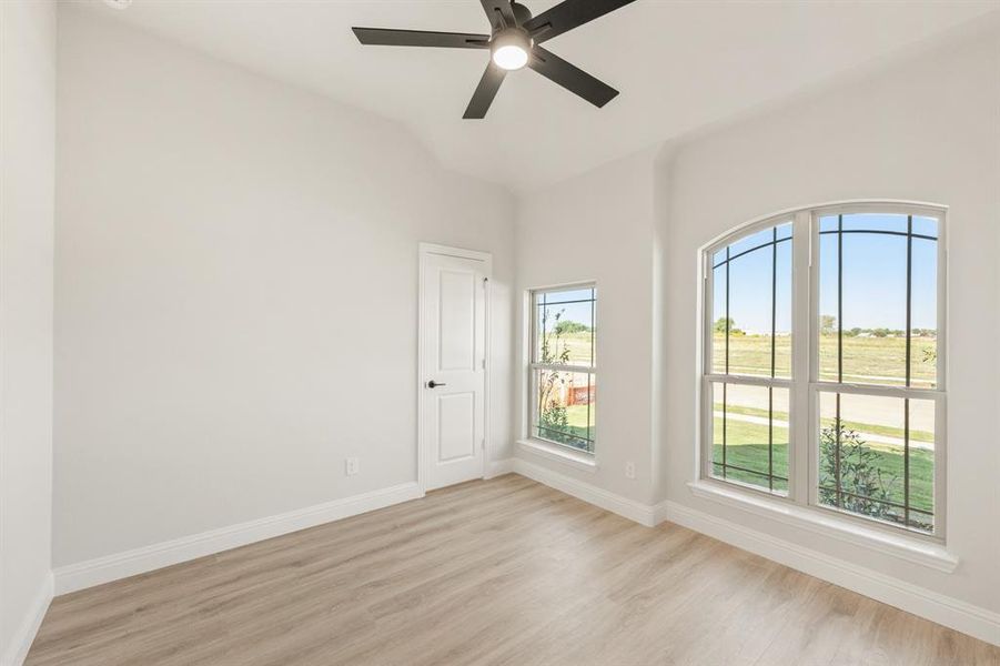 Spacious, unfurnished interior of a new home in Stone River Glen 60s, Royse City (Image 21). Spacious, unfurnished interior of a new home in Stone River Glen 60s, Royse City (Image 21).