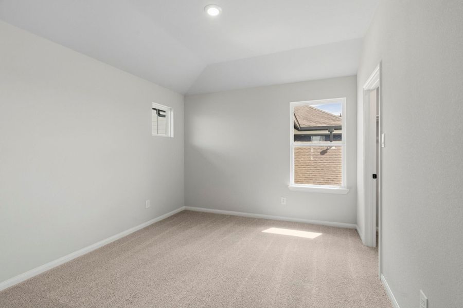 Spacious, unfurnished interior of a new home in Elyson, Katy (Image 5).
