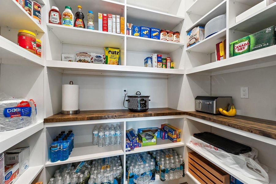 Walk in pantry Walk in pantry