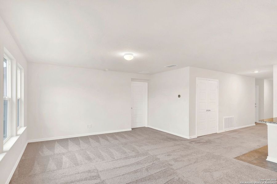 Spacious, unfurnished interior of a new home in , San Antonio (Image 17).