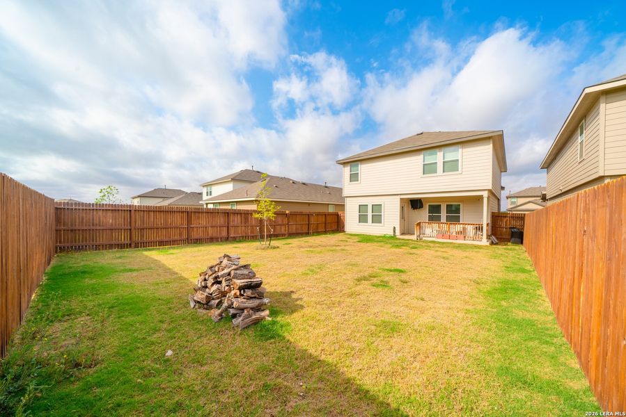 Exterior details and patio area of a home in , Floresville (Image 3).