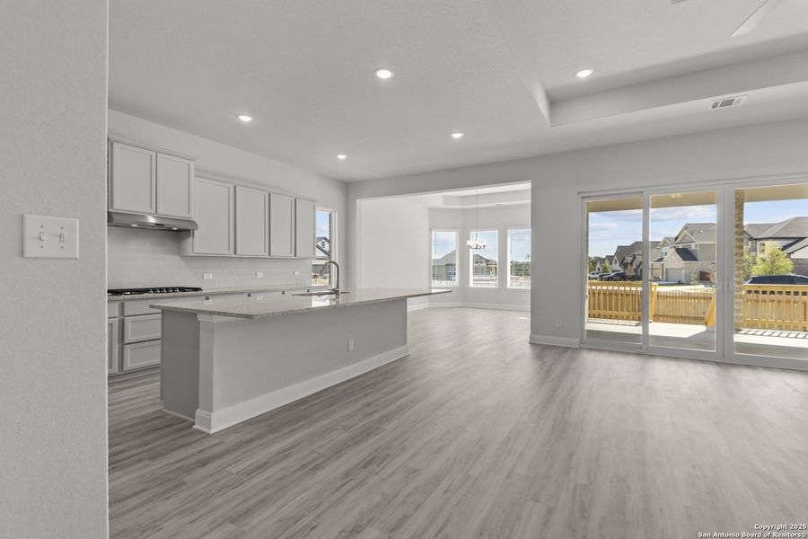 Spacious, unfurnished interior of a new home in Stillwater Ranch 45', San Antonio (Image 25).