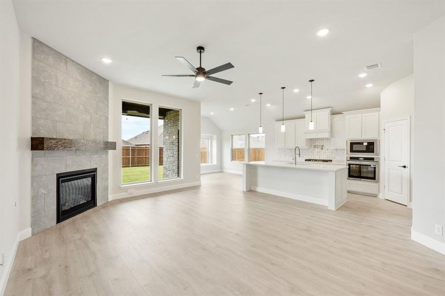 Spacious, unfurnished interior of a new home in Addison Hills, Cedar Hill (Image 23).