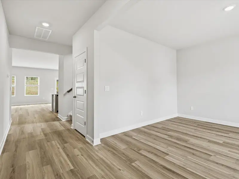 Spacious, unfurnished interior of a new home in Creek Ridge - Signature Collection, Spartanburg (Image 8).