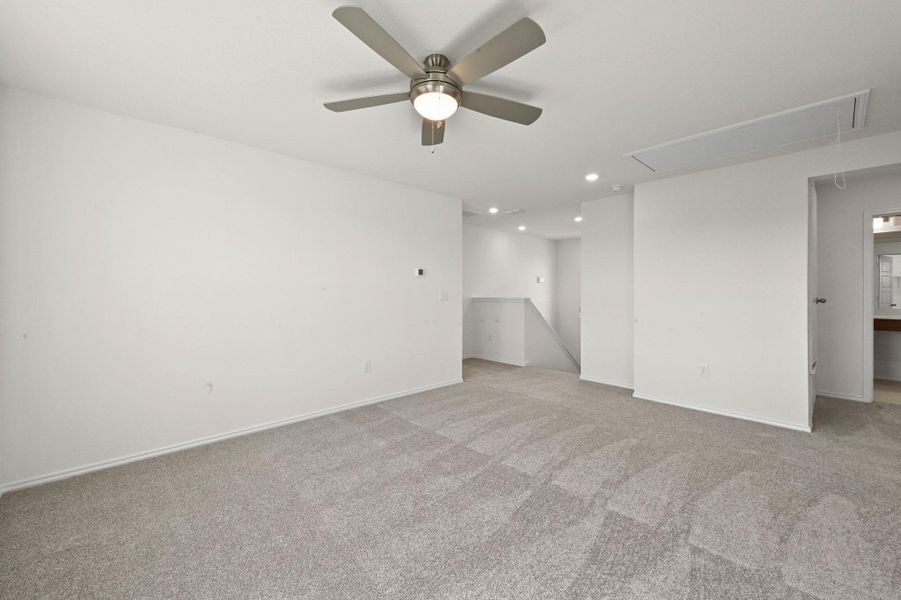 Spacious, unfurnished interior of a new home in Stoney Chase, Del Valle (Image 30).