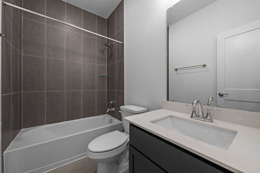 Furnished interior view inside a new home in Meridiana, Iowa Colony (Image 9).