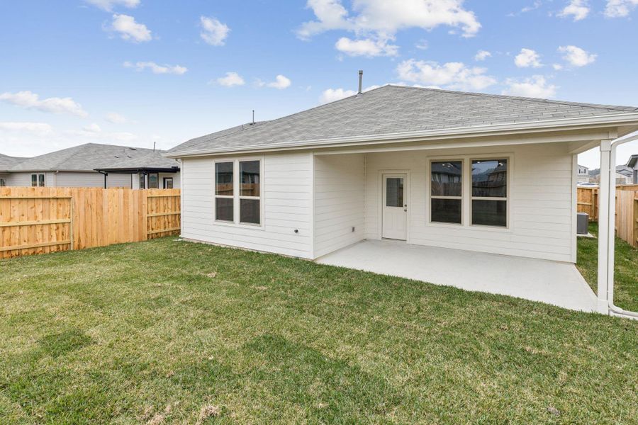 Exterior details and patio area of a home in Mavera, Conroe (Image 3).