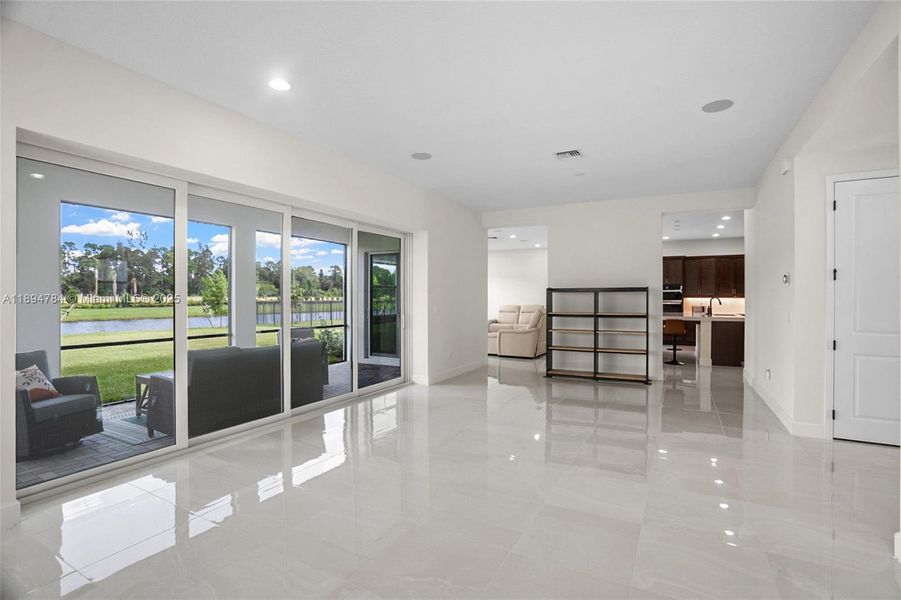 Spacious, unfurnished interior of a new home in , Westlake (Image 25).