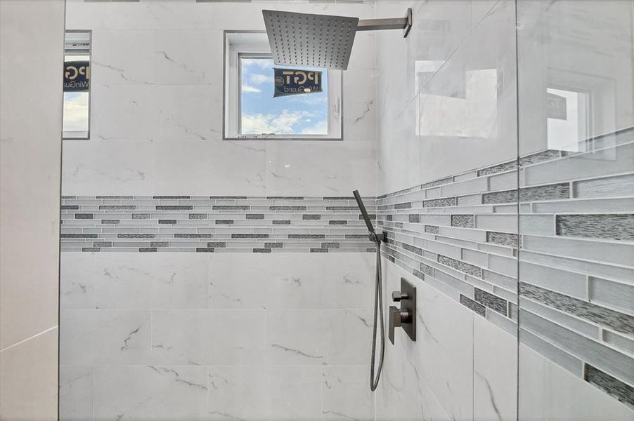 Spacious, unfurnished interior of a new home in , Port Charlotte (Image 31).