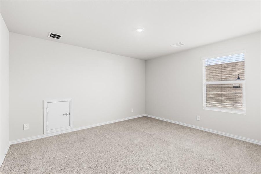 Spacious, unfurnished interior of a new home in Stratton Place, Greenville (Image 25).