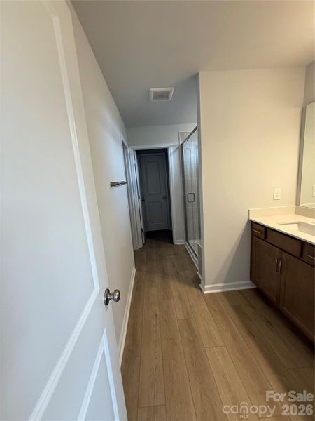 Spacious, unfurnished interior of a new home in Piper Creek, Newton (Image 12).