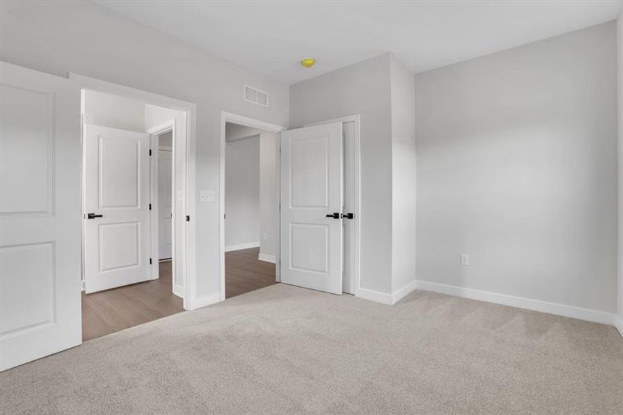 Spacious, unfurnished interior of a new home in Edinburgh, Locust Grove (Image 26).