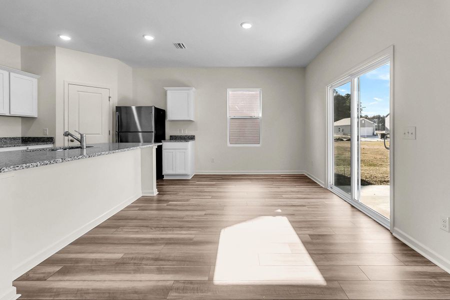 Spacious, unfurnished interior of a new home in Watson Hill, Summerville (Image 8).
