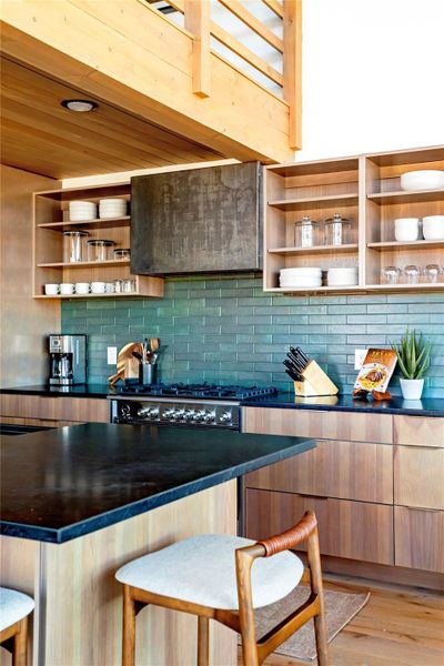 Community amenities in , Hye (Image 26).