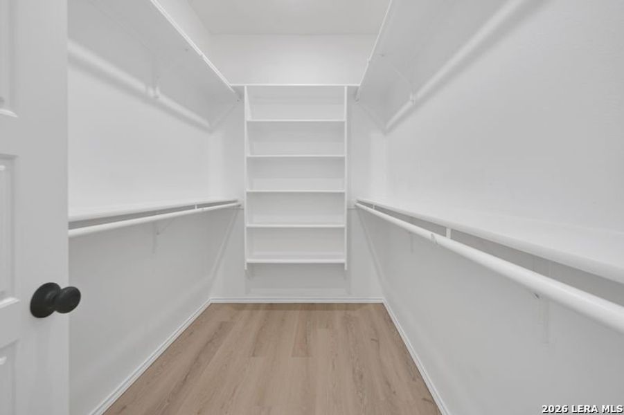 Spacious, unfurnished interior of a new home in , San Antonio (Image 25).